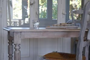 Individually decorated, iron/ironing board, free WiFi, bed sheets - Hôtel des Deux Mers (Saint-Pierre-Quiberon)