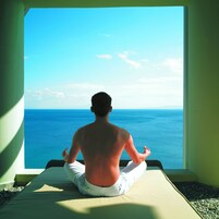 Un sauna, una bañera de hidromasaje, baño turco/hammam