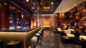 2 bars/lounges