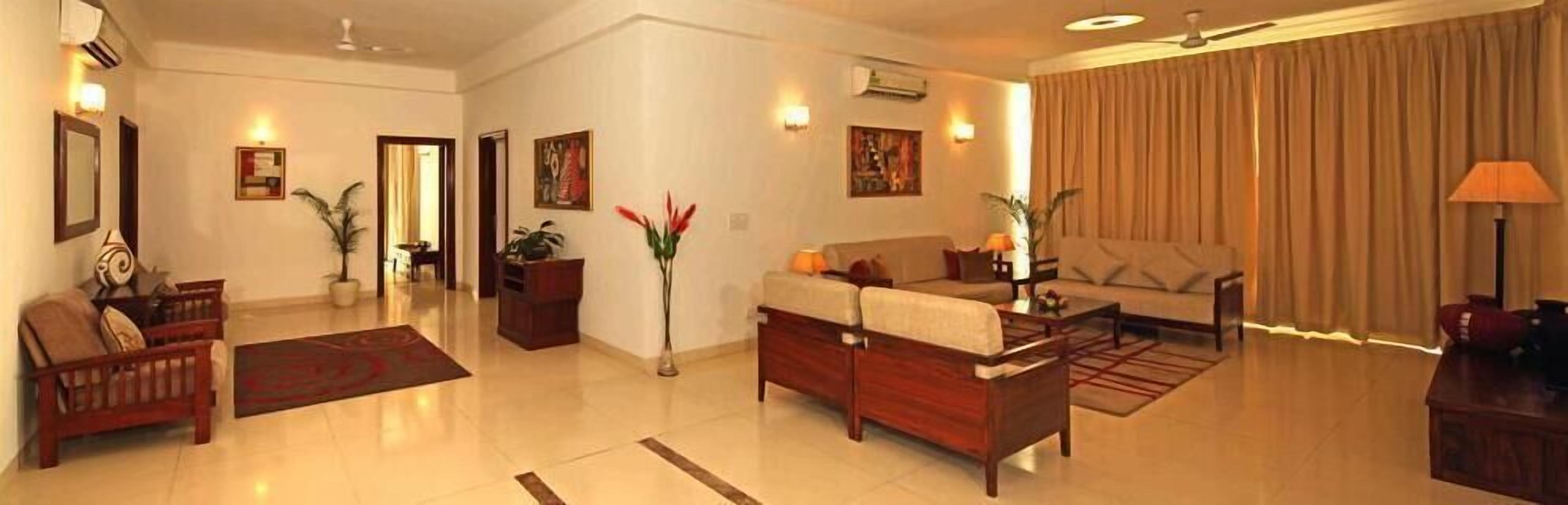 deluxe suite | minibar, in-room safe, individually decorated, individually furnished