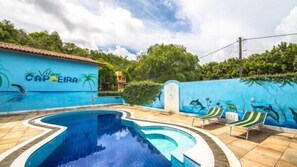 2 piscinas al aire libre, sombrillas, sillones reclinables de piscina