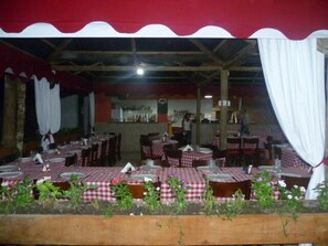 Breakfast, lunch, dinner served; Italian cuisine, garden views  - Vilage Capoeira (Porto Seguro)