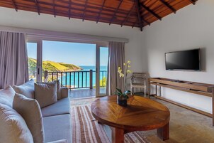 尊荣客房, 浴缸, 海景 | 客房内保险箱、隔音、免费 WiFi、床单