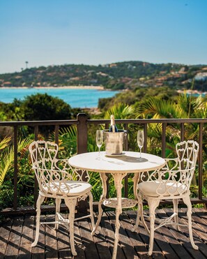 Caja de seguridad en la habitación y sistema de insonorización