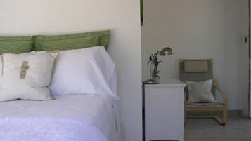 Standard Room, 1 Queen Bed | Pillowtop beds, individually decorated, individually furnished