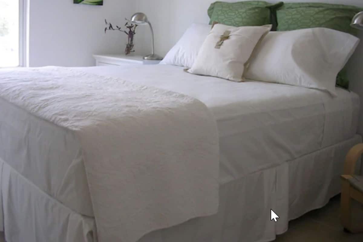 Standard Room, 1 Queen Bed | Pillowtop beds, individually decorated, individually furnished
