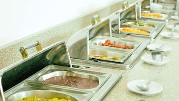 2 restaurants, lunch served