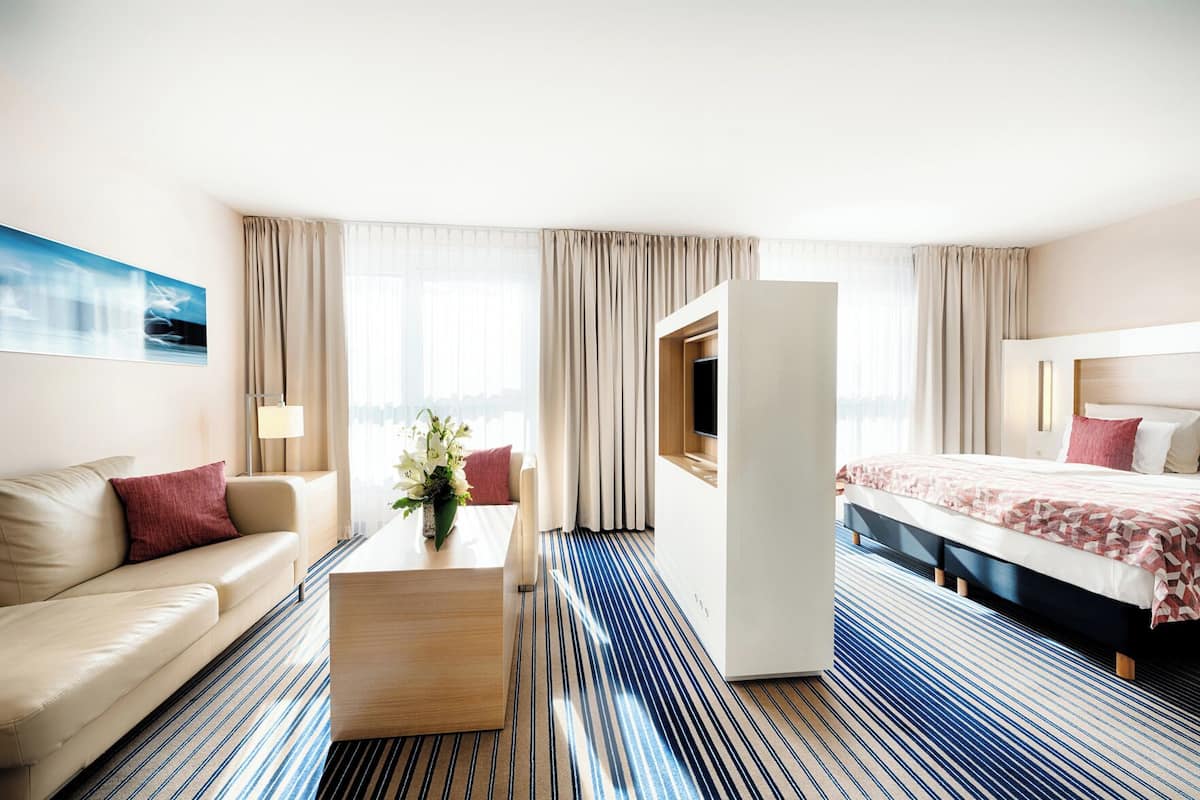 Premium bedding, in-room safe, desk, laptop workspace