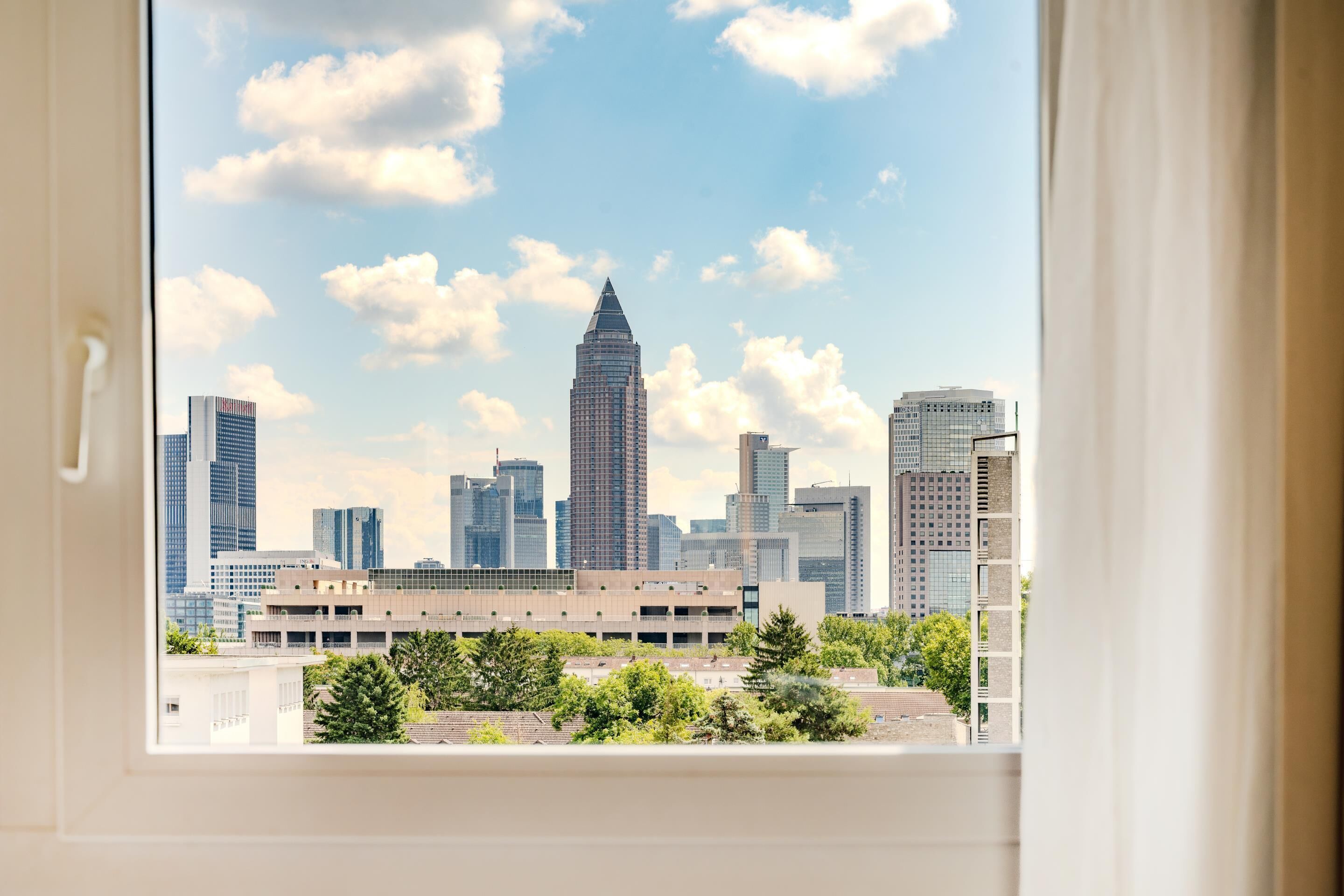 Premium bedding, in-room safe, desk, laptop workspace