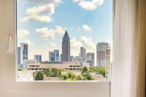 Standard Room, 1 Queen Bed, City View | 1 bedroom, premium bedding, in-room safe, desk