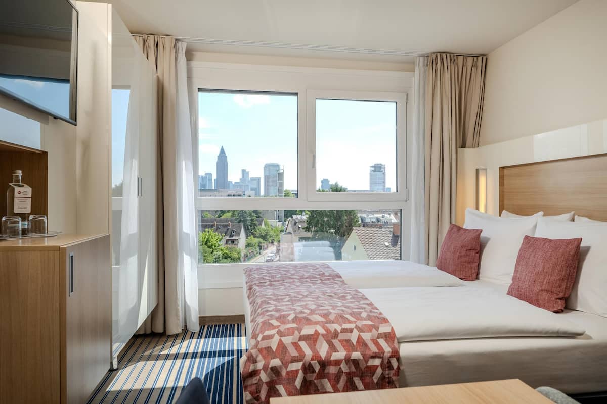 Skyline Category | 1 dormitorio, ropa de cama de alta calidad, caja fuerte y escritorio