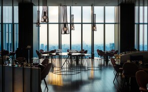2 restaurants; ze serveren er ontbijt, lunch, diner en brunch 