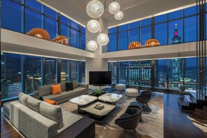 42-inch LCD TV with cable channels, TV, DVD player - W Taipei (Taipei)