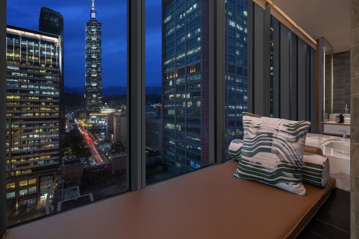 fantastic suite, suite, 1 bedroom, non smoking | minibar, in-room safe, desk, soundproofing