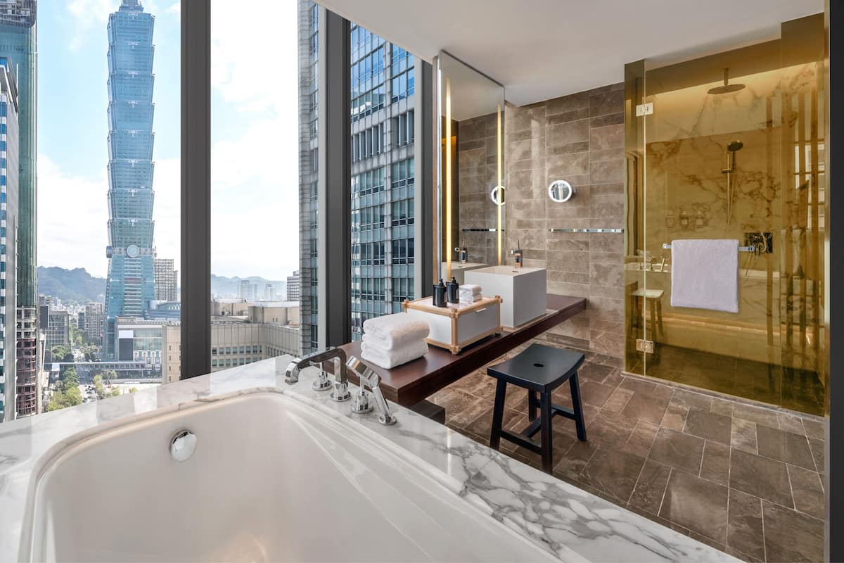 fantastic suite, suite, 1 bedroom, non smoking | minibar, in-room safe, desk, soundproofing