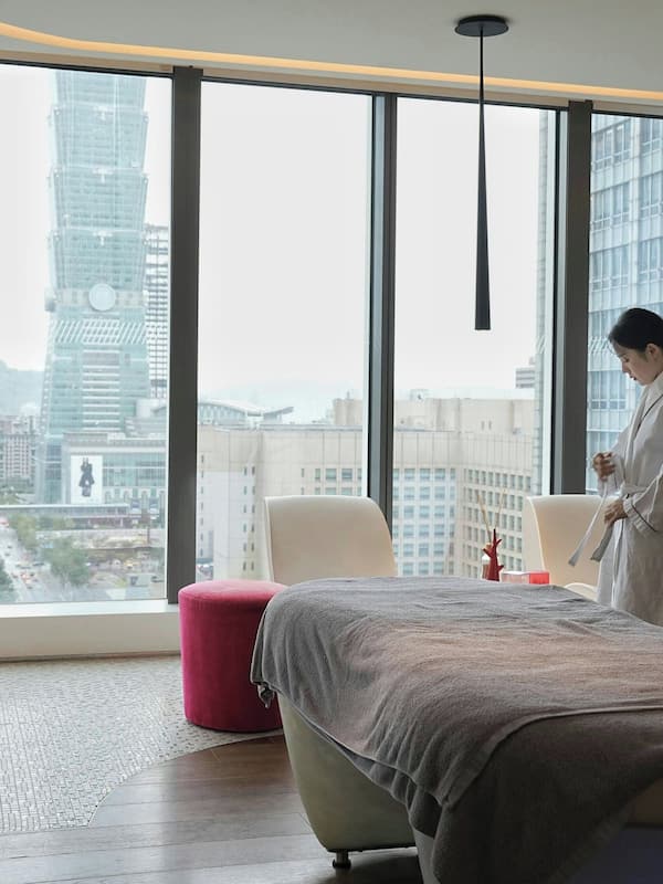 Couples treatment rooms, body treatments, body wraps, body scrubs