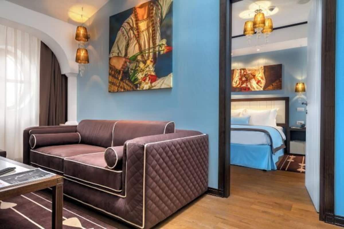 1 bedroom, premium bedding, minibar, in-room safe