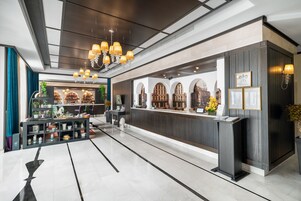 ฝ่ายต้อนรับ