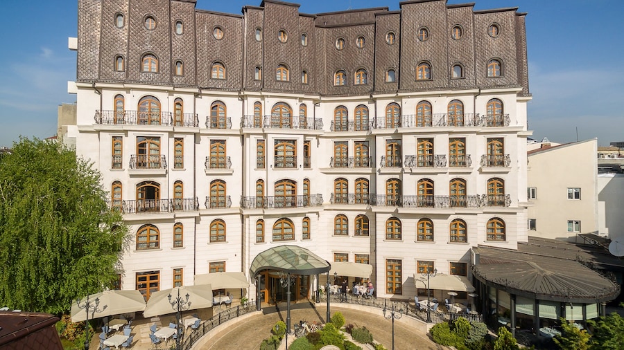 Epoque Hotel