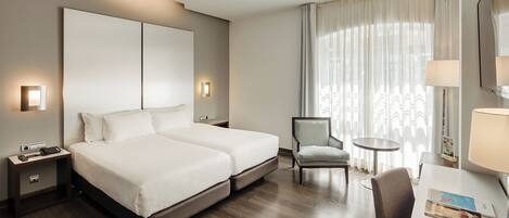 Kahden hengen classic-huone (kaksi sänkyä) | Minibaari, tallelokero huoneessa, työpöytä, pimennysverhot