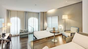 Superior Double Room | Minibar, in-room safe, desk, blackout drapes