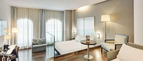 Superior Double Room | Minibar, in-room safe, desk, blackout drapes