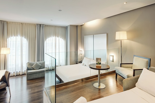Superior Double Room | Minibar, in-room safe, desk, blackout curtains