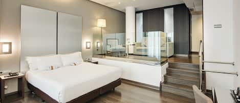 Minibar, caja de seguridad en la habitación y escritorio