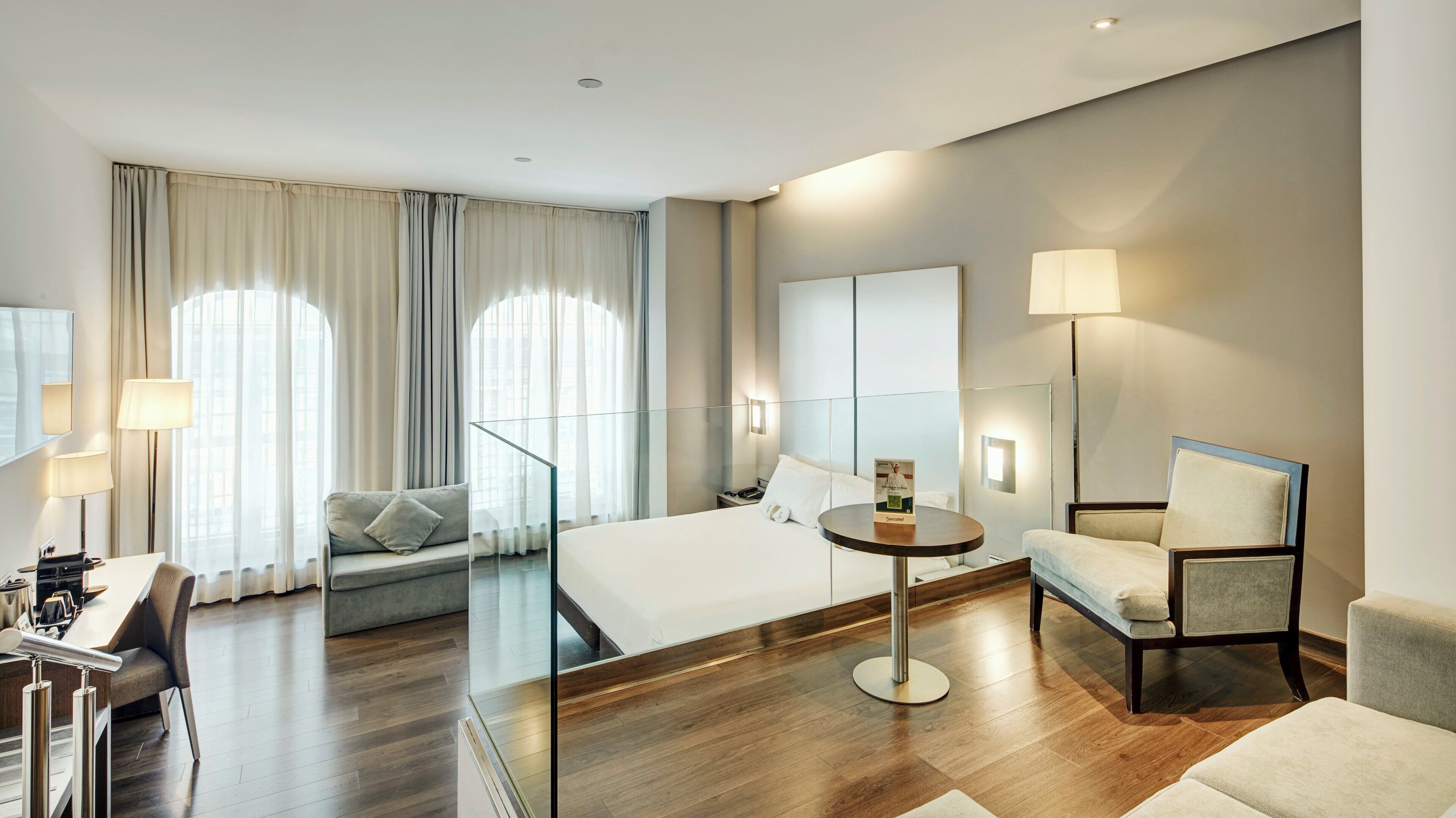 Kamar Double Superior | Minibar, brankas, meja kerja, dan tirai kedap cahaya