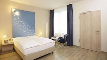 Roupas de cama antialérgicas, escrivaninha, quartos à prova de som