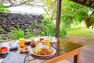Daily buffet breakfast (USD 25 per person)