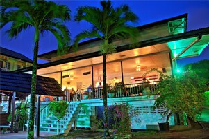 Hádegisverður í boði, staðbundin matargerðarlist, útsýni yfir garðinn 