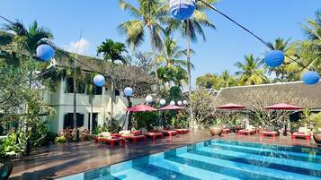 Outdoor pool, pool umbrellas