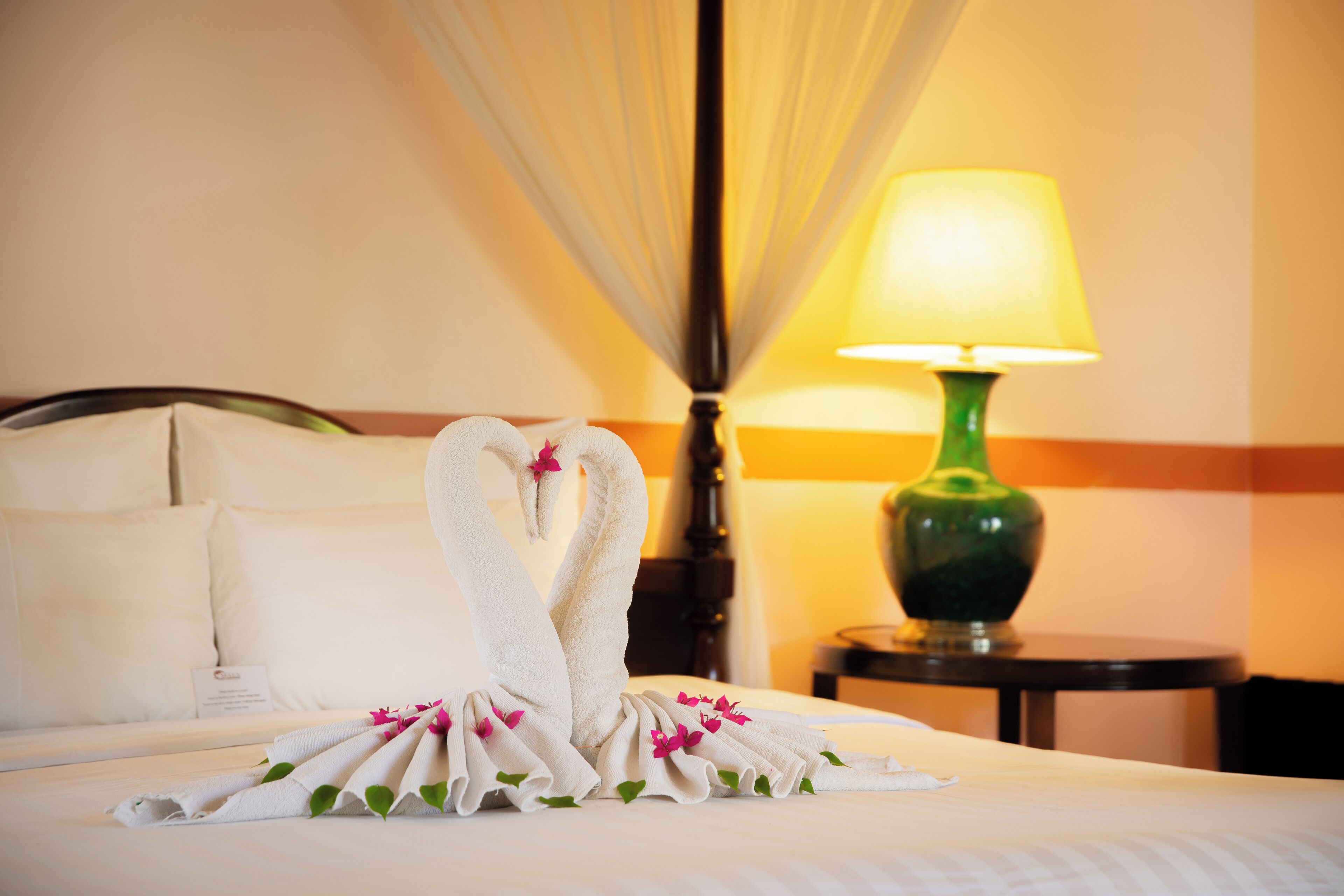 ห้องดีลักซ์ (SPECIAL DEAL) | มินิบาร์, ตู้นิรภัยในห้องพัก, โต๊ะทำงาน, ผ้าปูที่นอน