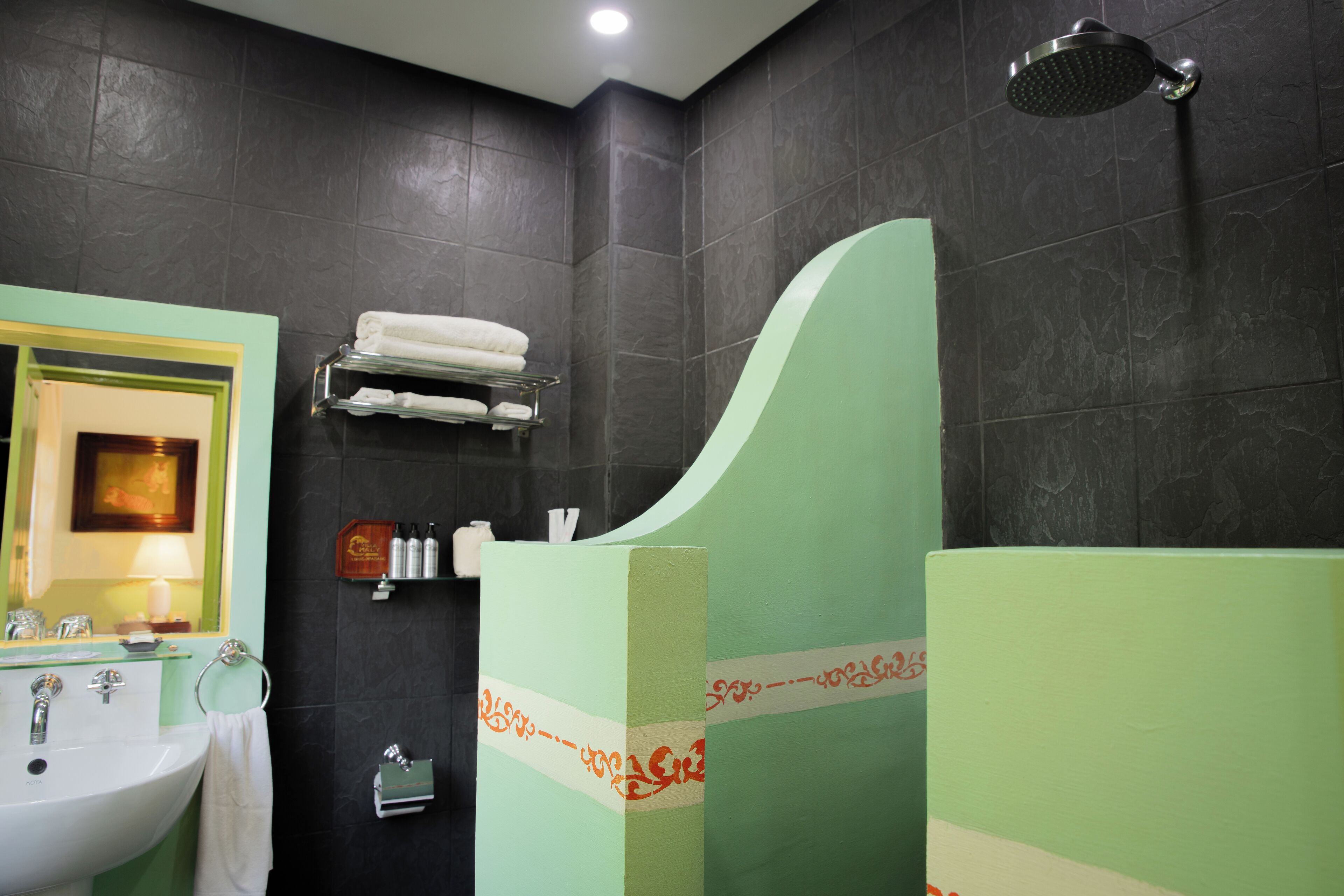 ห้องซูพีเรียดับเบิลหรือทวิน | ห้องน้ำ | ของใช้ในห้องน้ำฟรี, ไดร์เป่าผม, เสื้อคลุมอาบน้ำ, รองเท้าสวมภายในห้อง