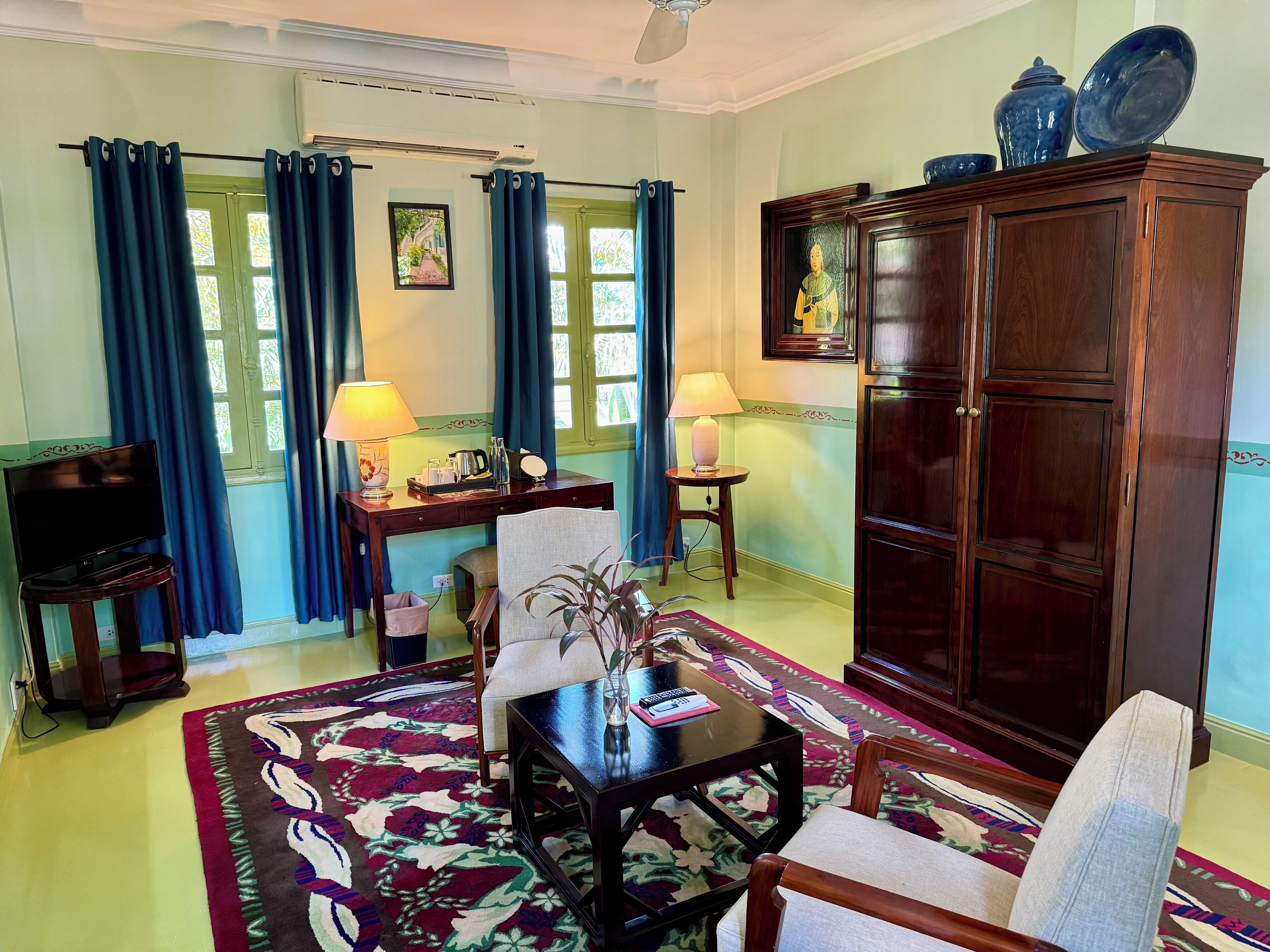 heritage suite with bathtub | 1 bedroom, minibar, in-room safe, desk