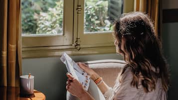 Minibar, in-room safe, desk, bed sheets