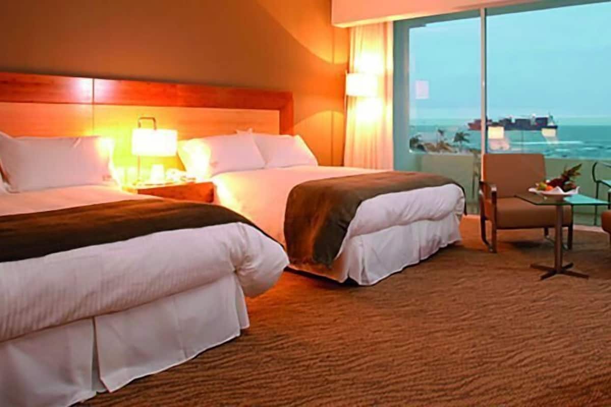 Premium bedding, in-room safe, desk, free WiFi