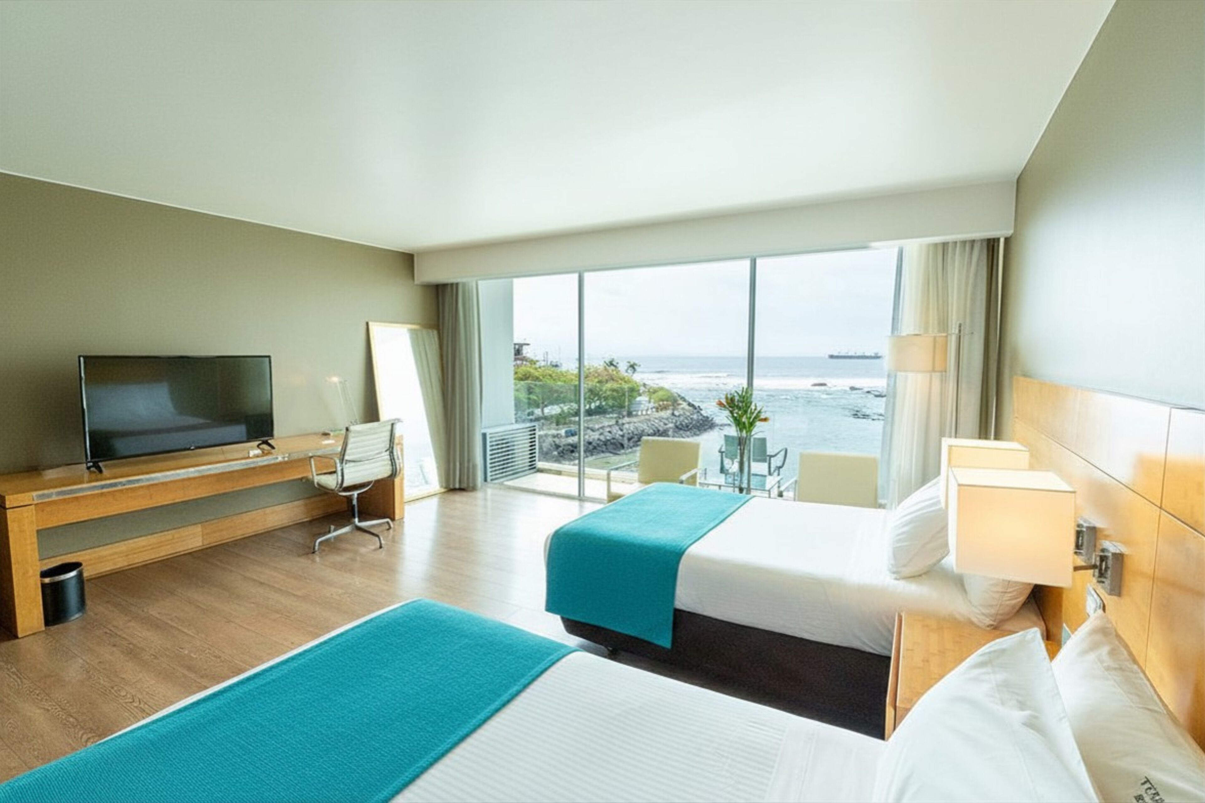 Suite, 2 Double Beds, Sea View