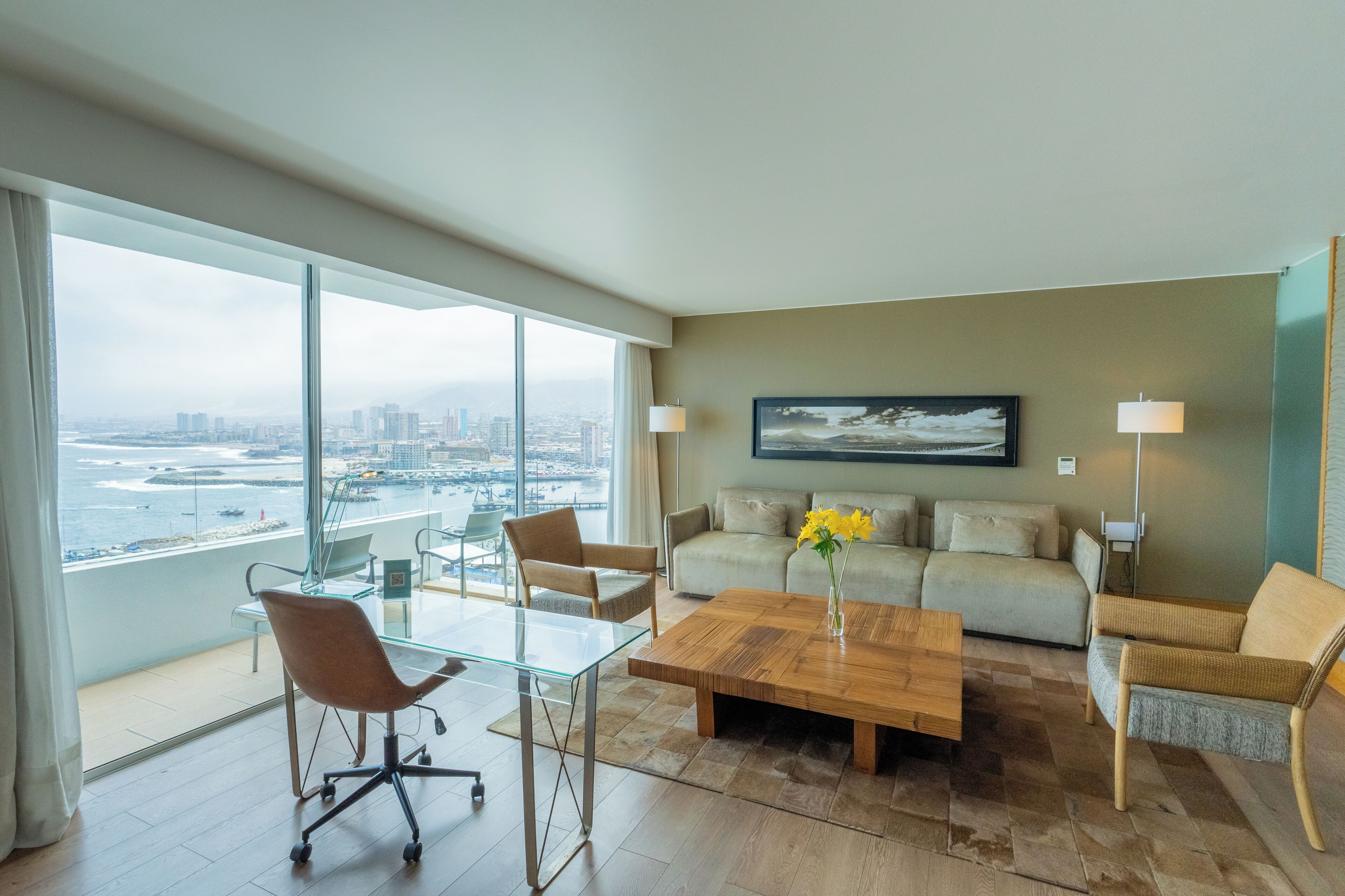 premium suite, 1 king bed, sea view (single) | premium bedding, in-room safe, desk, free wifi