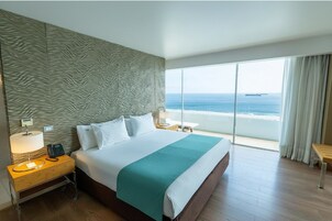 Suite Premium, 1 cama de matrimonio grande, vistas al mar (Single) | Ropa de cama de alta calidad, caja fuerte, escritorio y cortinas opacas