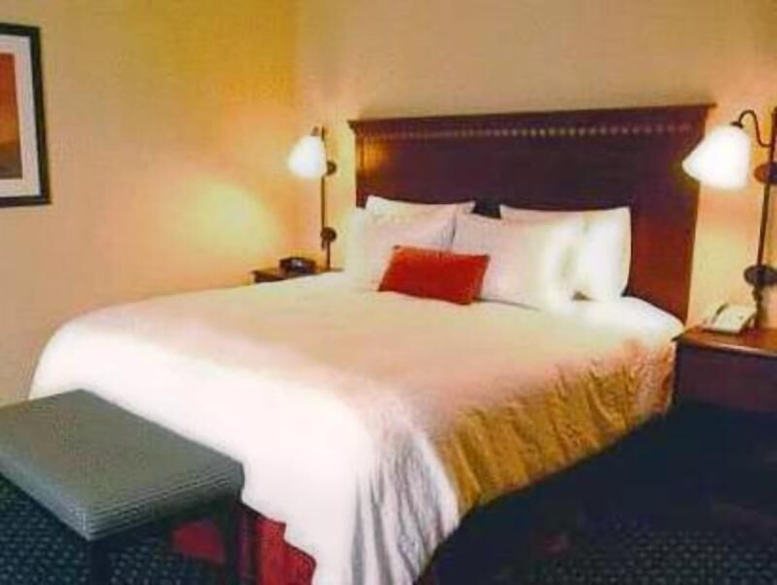 Luxe beddengoed, donzen dekbedden, een kluis op de kamer