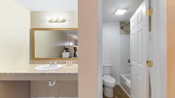 Room, 1 King Bed | Bathroom | Free toiletries, hair dryer, towels