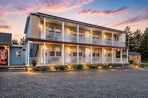 A two-story motel with a porch, multiple rooms, and a gravel driveway. - OYO Hotel Starlite Seneca Falls (Seneca Falls)