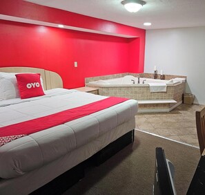 Habitación Premium, 1 cama King size (Jetted Tub) | Escritorio, tabla de planchar con plancha, wifi gratis y ropa de cama