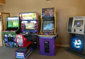 Game room - GetAways at Olympic Village Inn (Olympic Valley)