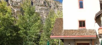 เก็ตอะเวย์ส แอท โอลิมปิค วิลเลจ อินน์