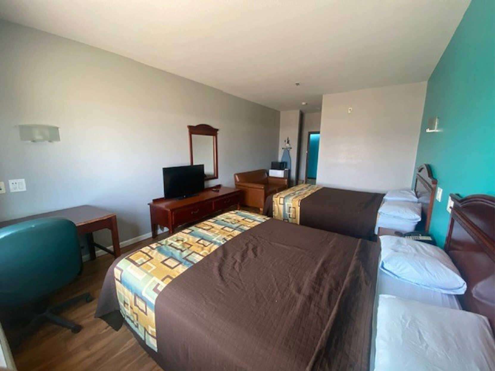 Iron/ironing board, free WiFi, bed sheets