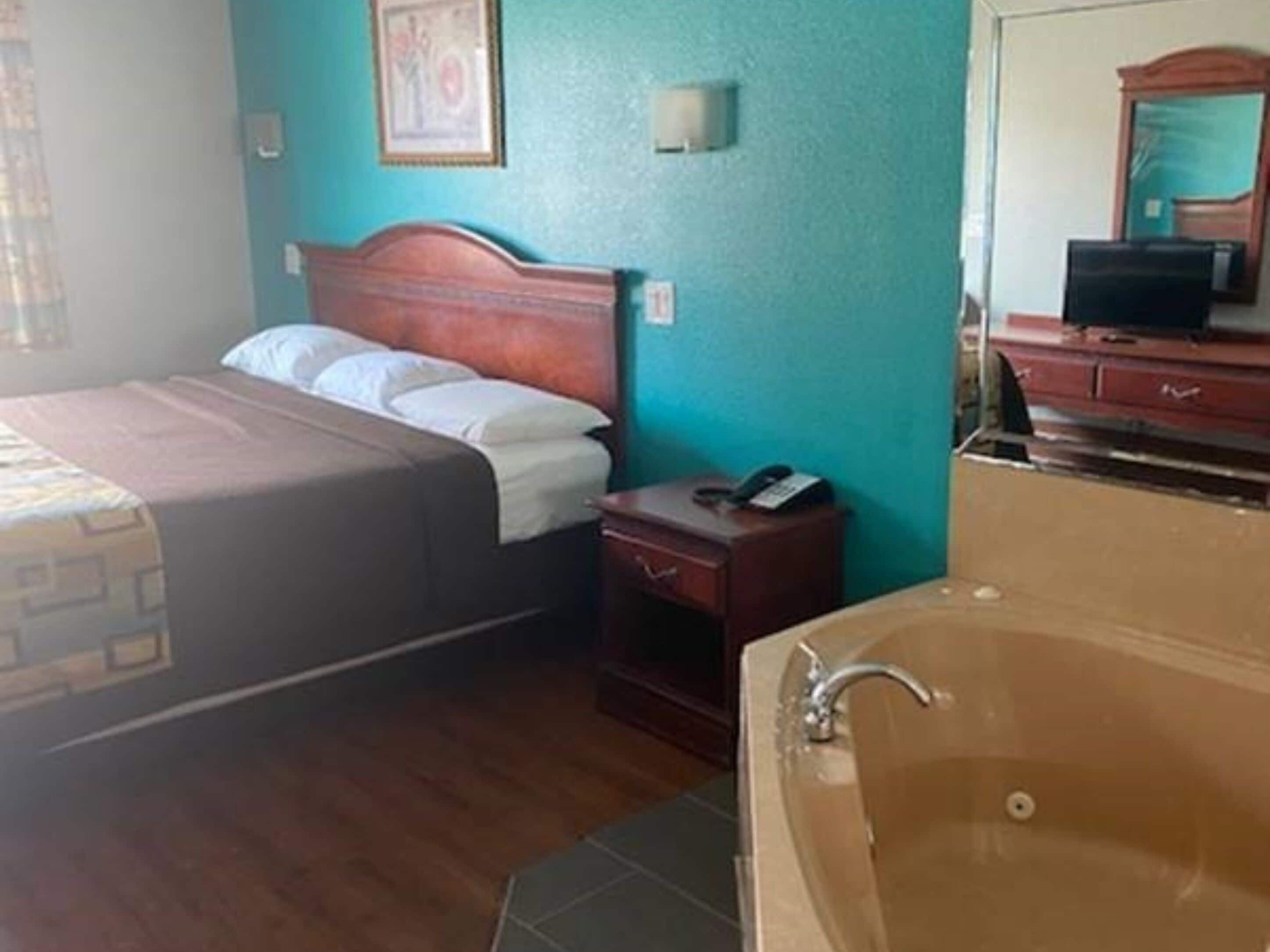 Iron/ironing board, free WiFi, bed sheets