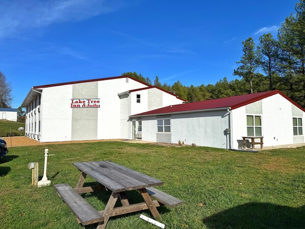 Front of property - Laketree Inn And Suites Marion (Marion)